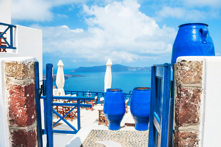 希腊圣托里尼岛上的白色蓝色建筑
