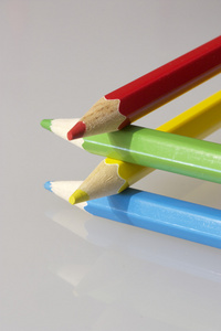 彩色铅笔。褶皱一对一冠