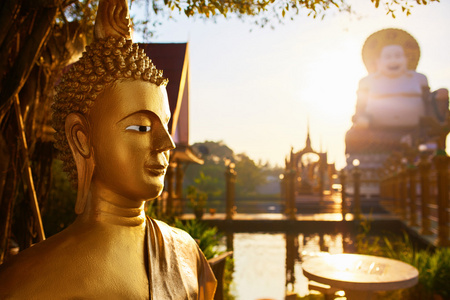 宗教。 泰国佛像佛拉雅寺。 佛教