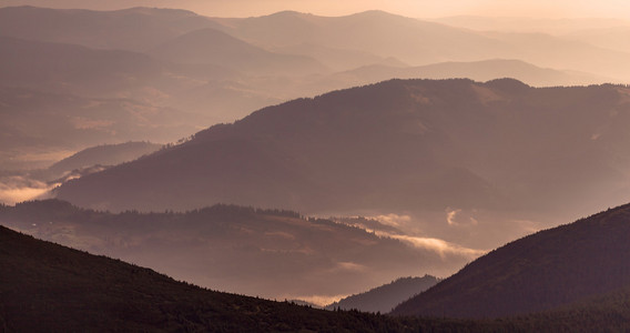 层的山