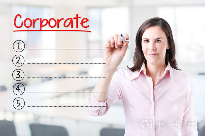 商业妇女写作空白的企业名单。办公室背景