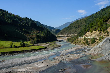 河流和格鲁吉亚的山谷