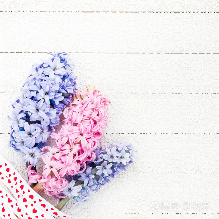 白色的桌布风信子的香味 顶视图照片 正版商用图片1lhuri 摄图新视界