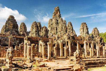 柬埔寨吴哥窟 Thom 古代巴戎寺的主视图
