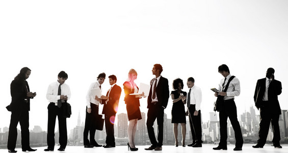 公司开会的商务人士闭合.一位成功的年轻企业家的画像.