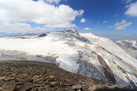 峰 Rainerhorn Grossvenediger 黑魔杖和 Kleinvenediger 在奥地利陶恩山阿尔卑斯山冰川