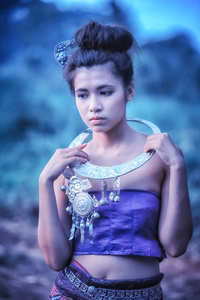 亚洲女人穿着泰国兰系列，身份文化的泰尔