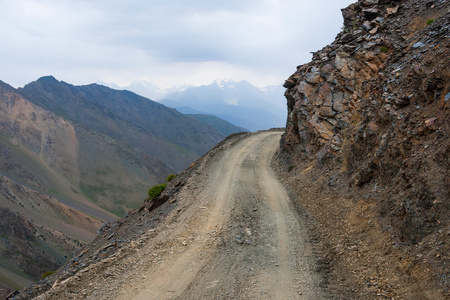 危险的山路