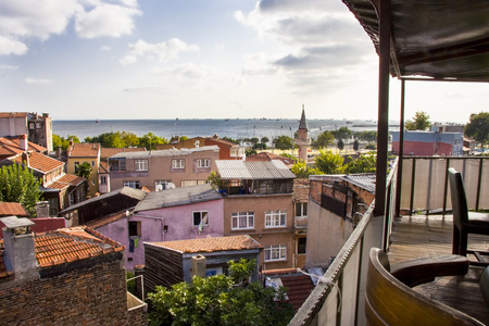 伊斯坦布尔的全景，色彩艳丽的老城区房屋