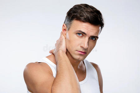 摸地帅哥摸脖子摄影图