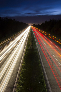 夜间公路灯