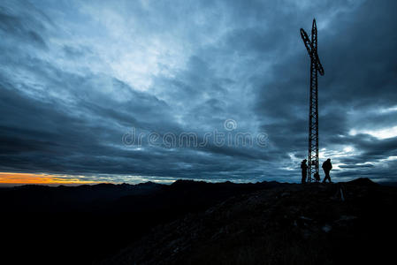 山顶上的登山者