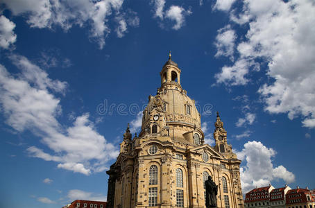 德累斯顿圣母教堂字面意思是圣母教堂是德国德累斯顿的一个路德教会