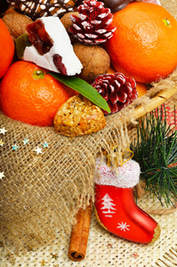 圣诞装饰用橘子，胡桃木