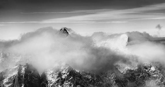 高塔塔拉斯美丽风景的全景。