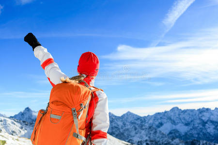 登山成功，冬山快乐女人