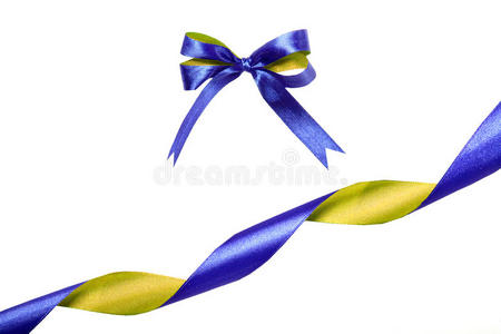 蓝黄色织带和蝴蝶结。白底隔离