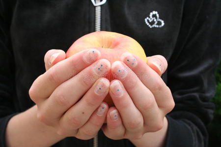 手和苹果