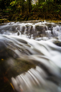 宾夕法尼亚州兰开斯特县图泉溪上的小瀑布。