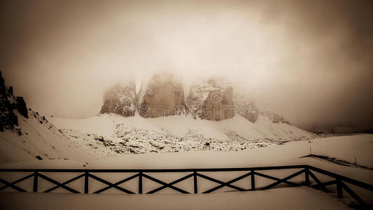 高山雪峰