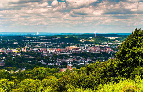 从世界之巅俯瞰宾夕法尼亚州约克市。
