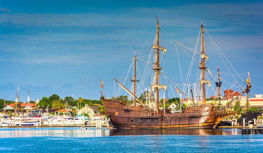 船在圣奥古斯丁港，佛罗里达州。