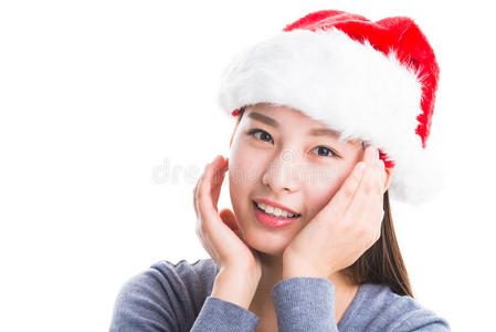 年轻的亚洲妇女，戴着白色隔离的圣诞帽。