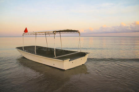 马来西亚海滩上的小船