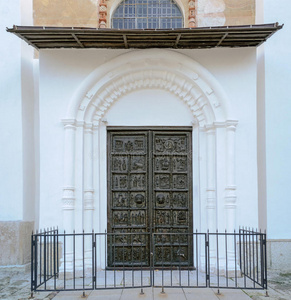 圣索菲亚大教堂的青铜门照片