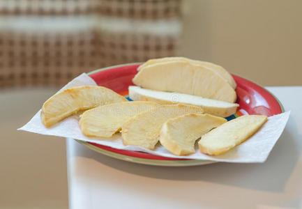 牙买加烤炸面包果照片