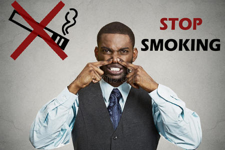 伙计,捏了捏鼻子,有什么东西有股难闻的烟味照片