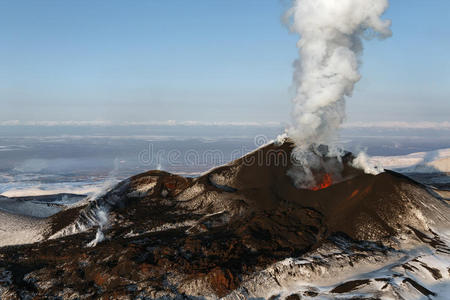 堪察加半岛的性质托尔巴契克火山喷发