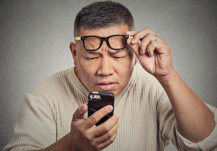 人看手机图片