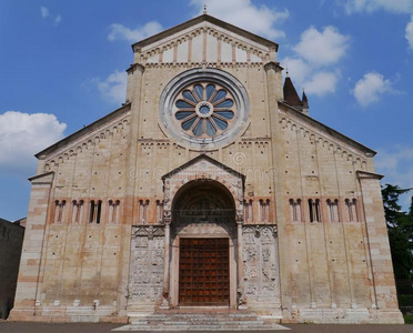 意大利维罗纳的圣泽诺大教堂照片