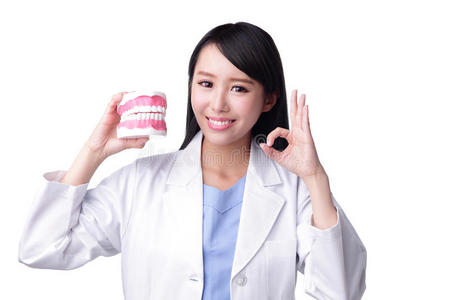 微笑女牙医医生照片