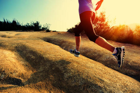 健康生活方式健身运动女性跑步腿照片