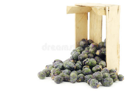 紫菜芽放在木箱里