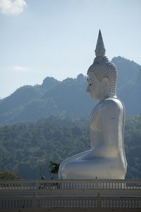 佛的山顶寺庙在泰国