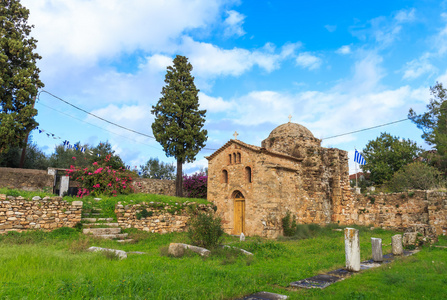 古代寺庙废墟附近克罗尼，奔上的拜占庭教堂
