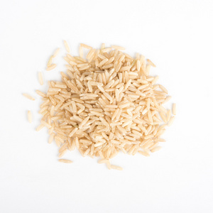 水稻籽粒在白色背景上
