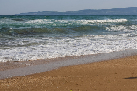 黑海海岸与波