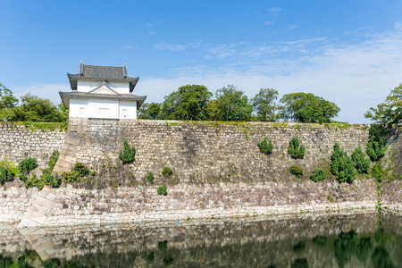 护城河与炮塔在大阪城堡