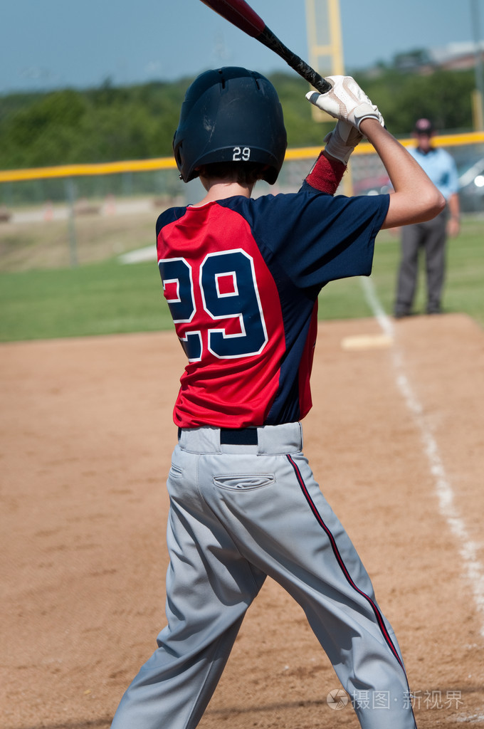 美国青年棒球击球手