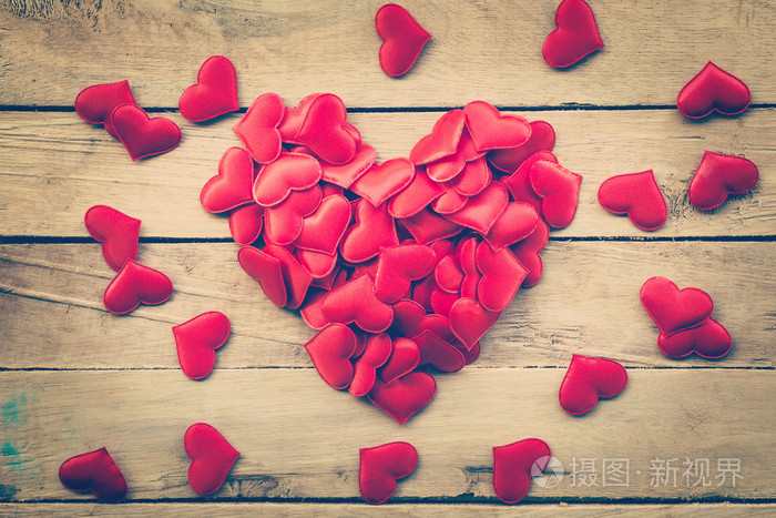 小小的心里,在以木材为情人节酒泉的一颗心的形状