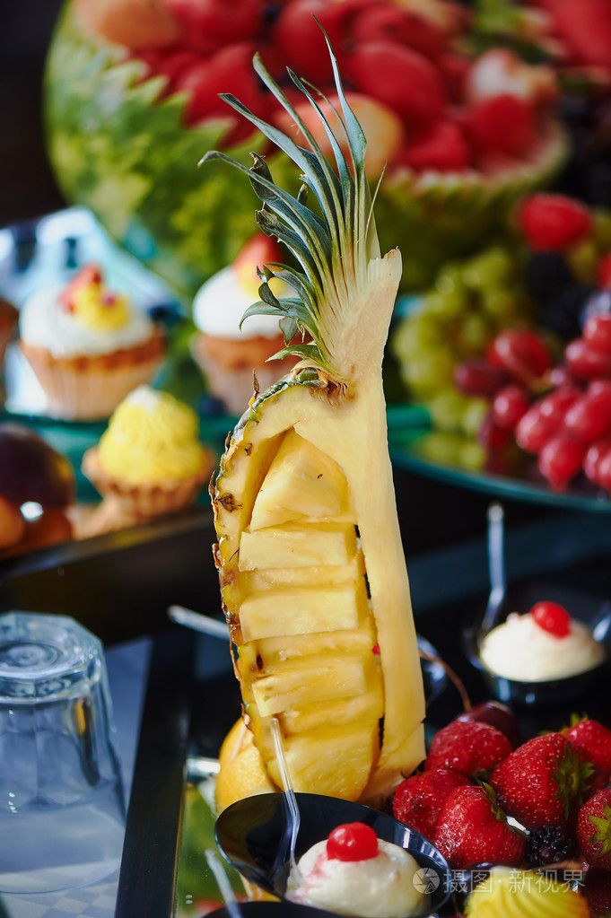 宴会上的菠萝甜品