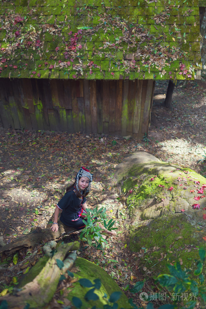 女人美丽的阿卡人