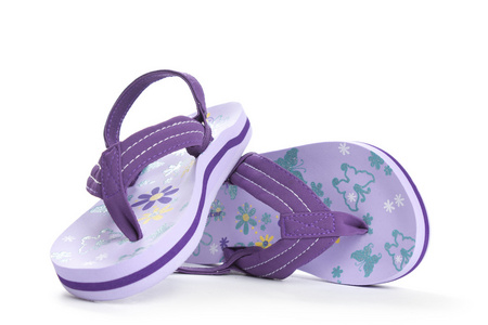 孤立在白色的孩子紫罗兰色沙滩鞋触发器