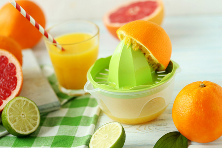 柑橘类水果的榨汁机