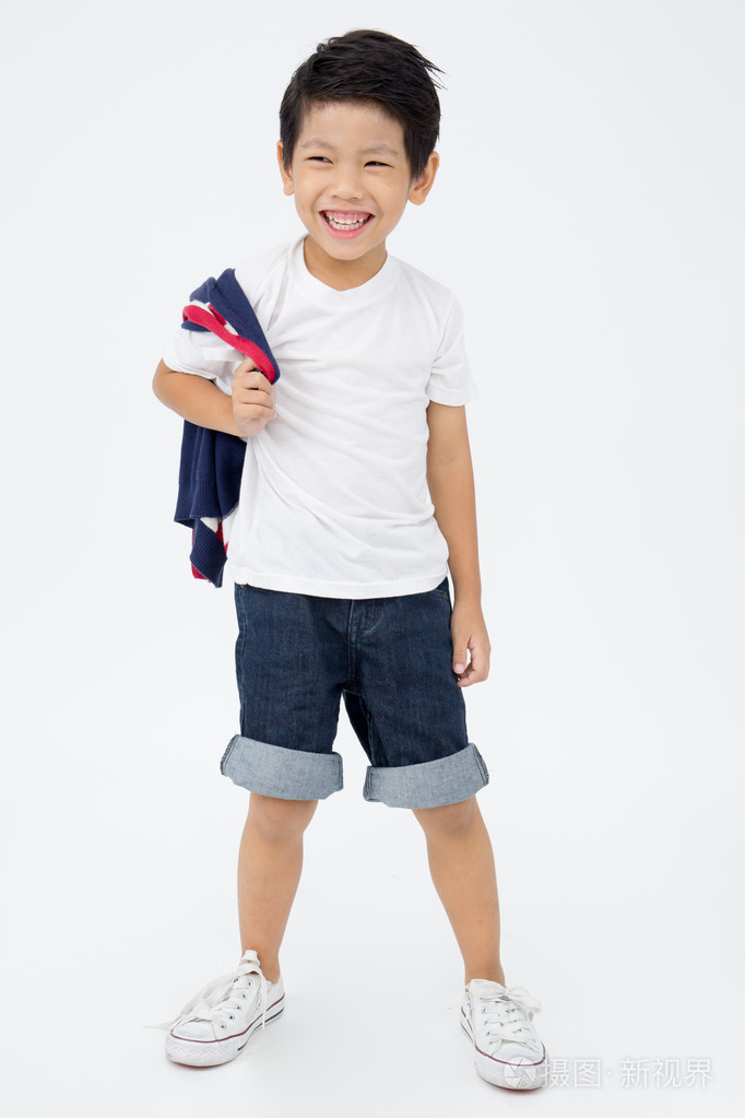 亚洲快乐的小男孩兴奋的脸,看着相机的肖像