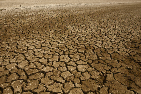 土地与干燥和破裂的地面.沙漠照片
